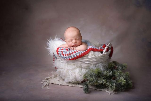 Baby photo shoot with newborn photographer in Hamburg