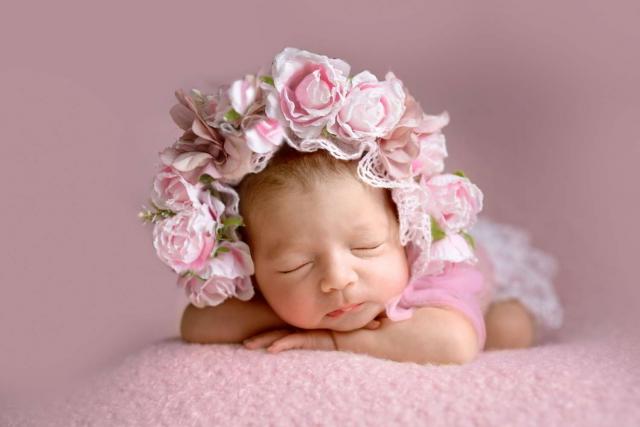 Newborn baby girl photo shoot in Hamburg