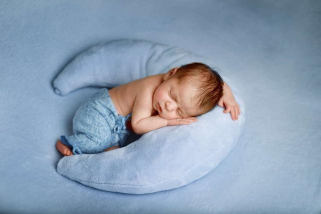 Baby mit Mond Fotografie 