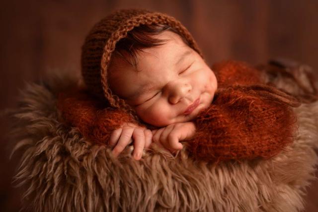 Baby in a bucket photo shoot in Hamburg