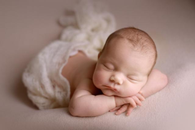 Newborn baby photo shoot in Hamburg